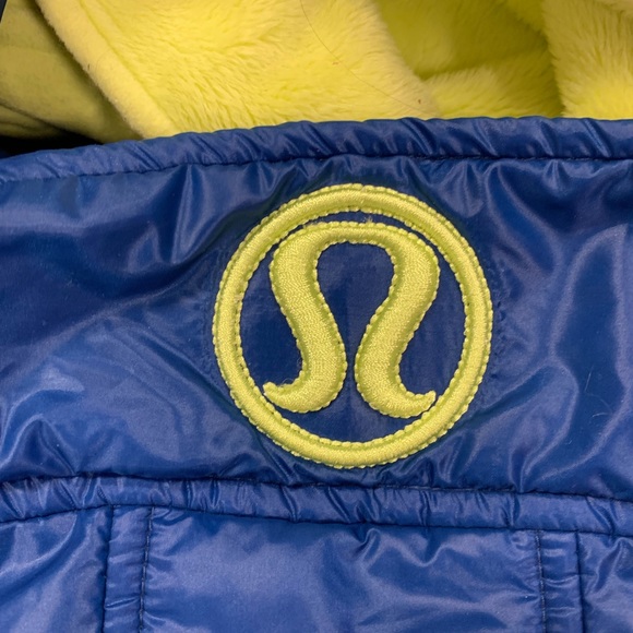 LULULEMON size 2 jacket, euc - Picture 7 of 7